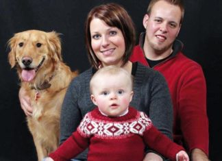 famiglia-che-attende-bebè-con-cane