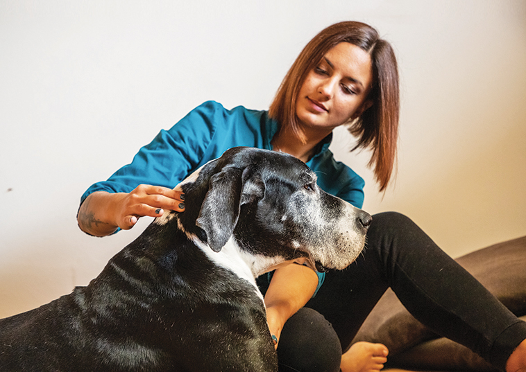 Giada Marroffino di Dog Massage con il cane 